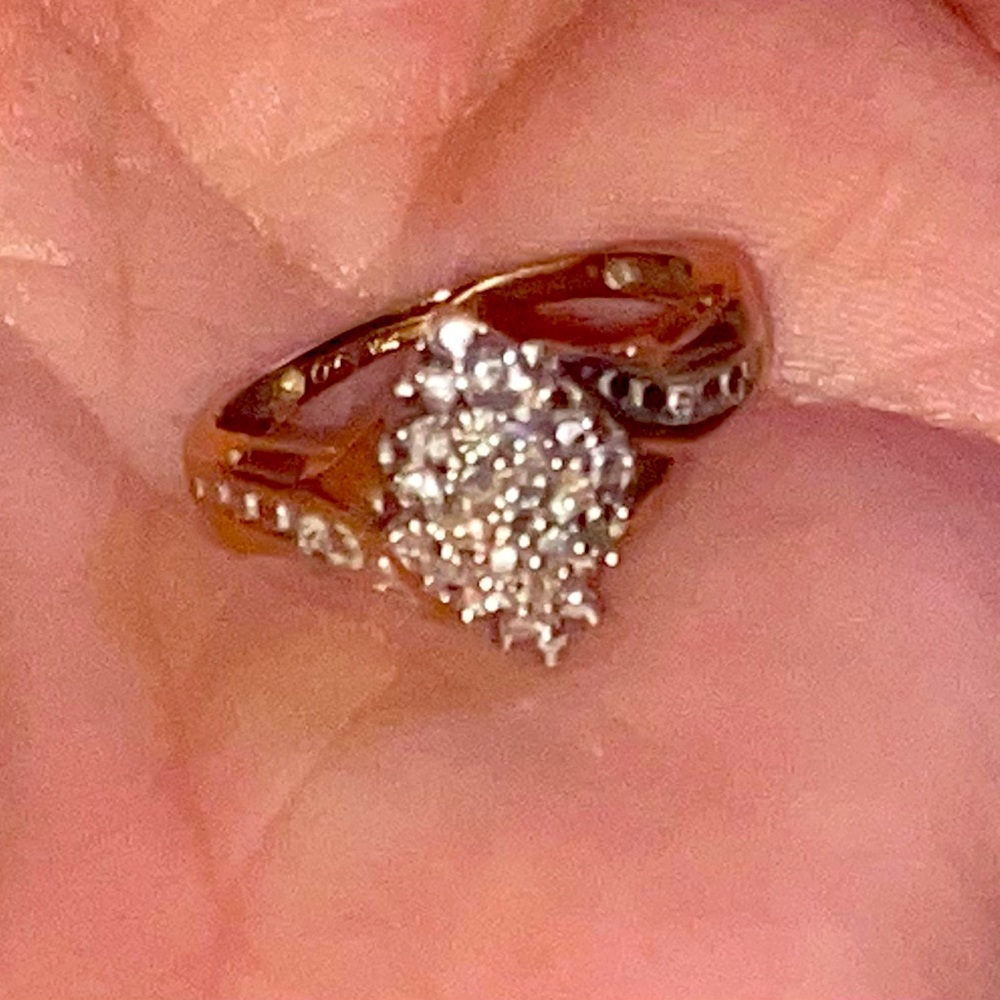 10k gold Cluster ring